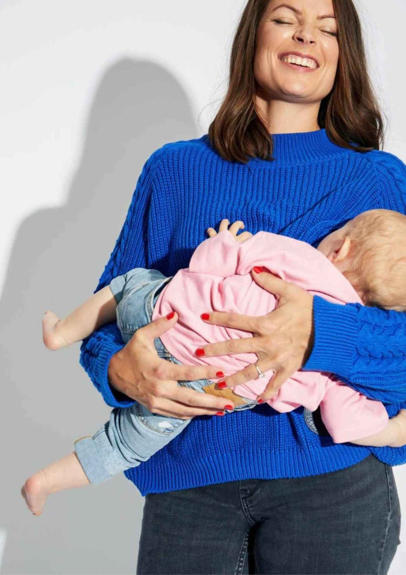 Milk Away borstvoedingstrui in koningsblauw biologisch katoen om discreet borstvoeding te geven deze winter